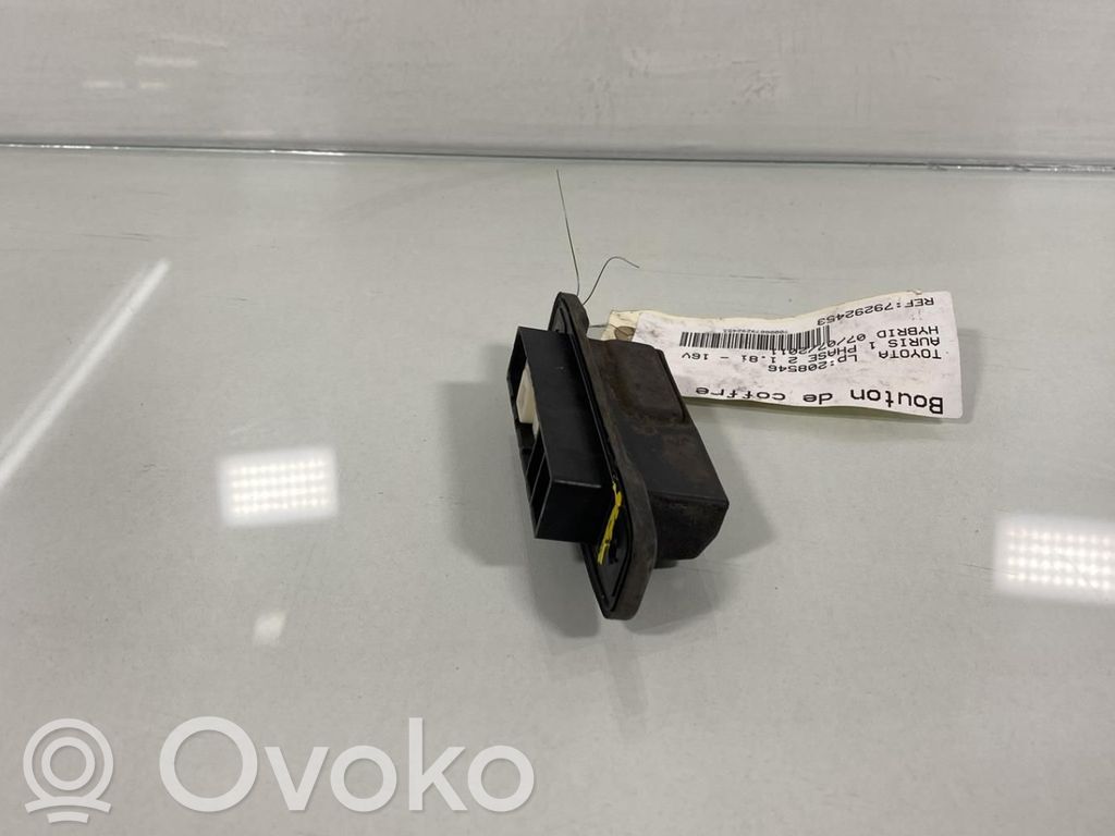 Toyota Auris 150 Tailgate opening switch 