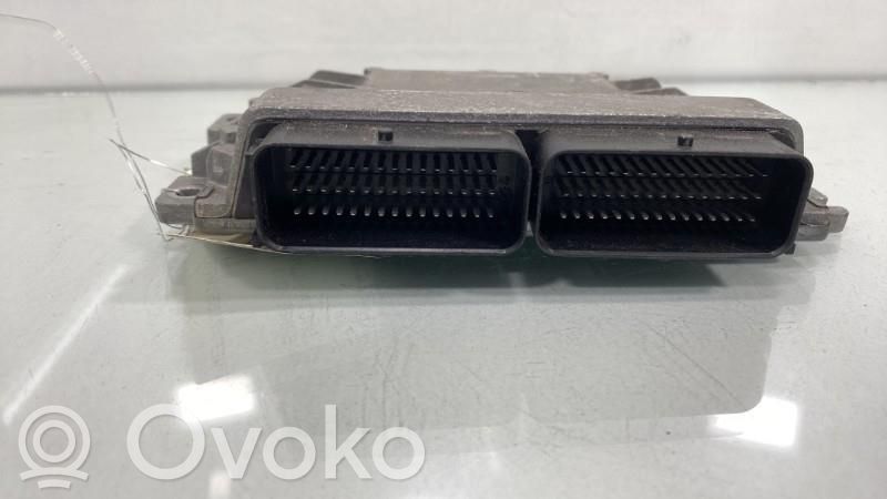 Dacia Sandero Engine control unit/module 