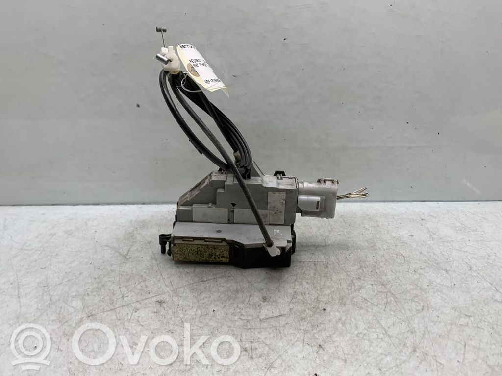 Peugeot 407 Priekšpusē slēdzene 