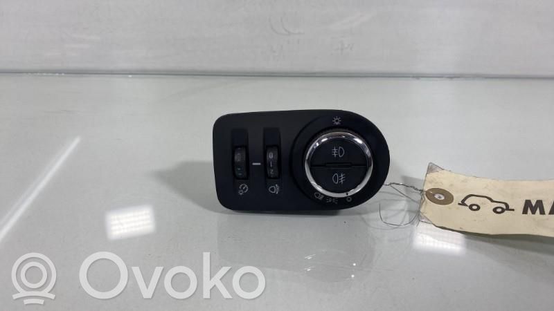 Light switch   13470445