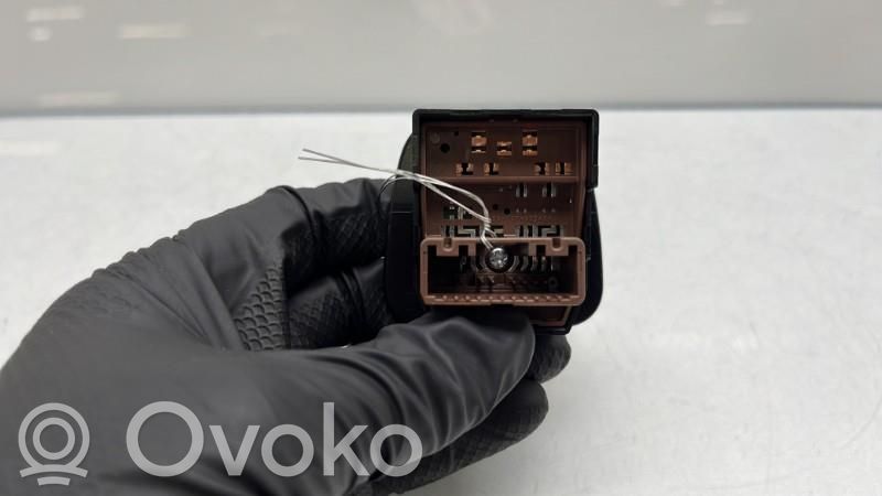 Peugeot 108 Wing mirror switch 