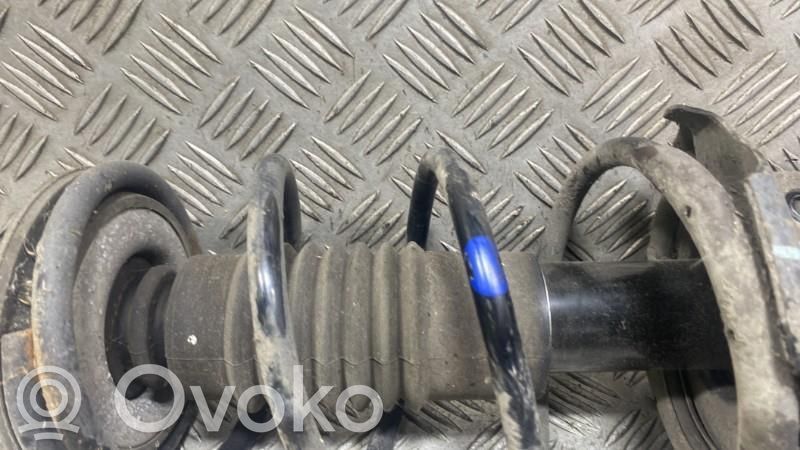 Suzuki Celerio Priekšpusē amortizators ar atsperi 