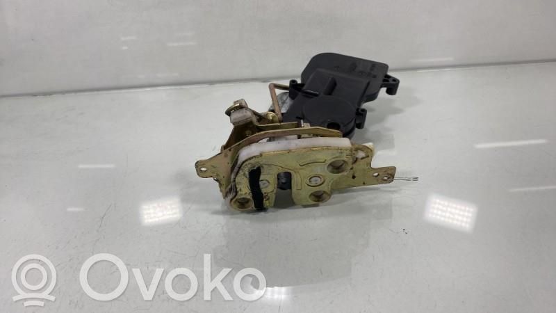 Mazda 2 Priekšpusē slēdzene 