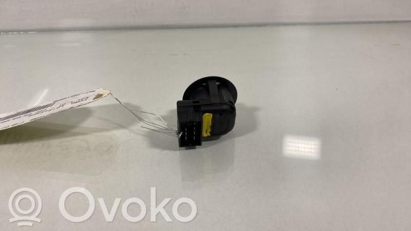 Wing mirror switch   1782898