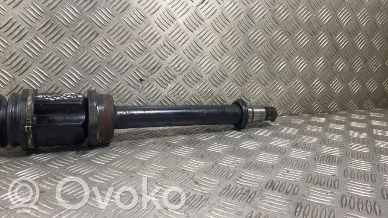 Toyota Avensis T250 Półoś przednia 