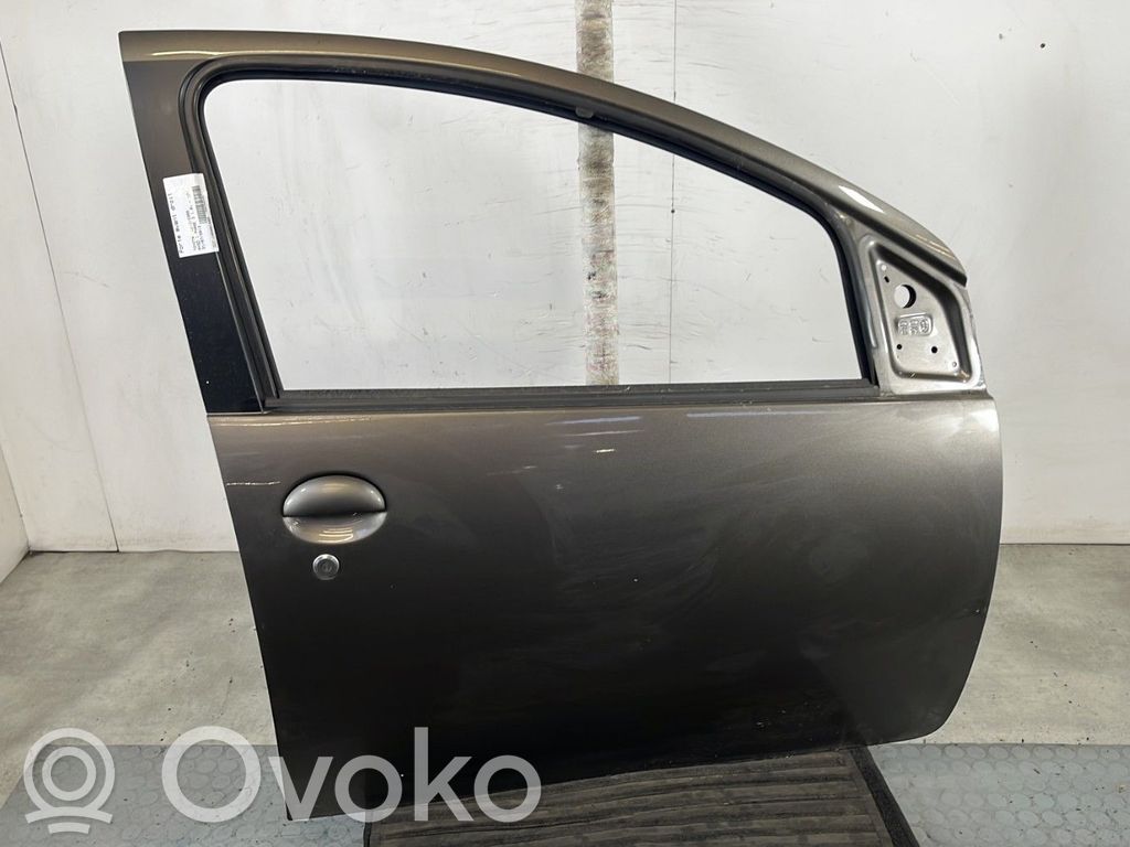 Puerta delantera   670010H010
