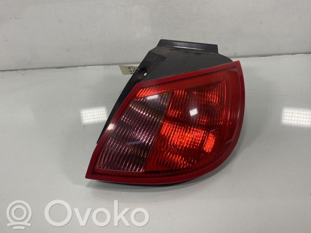Mitsubishi Colt Luci posteriori 