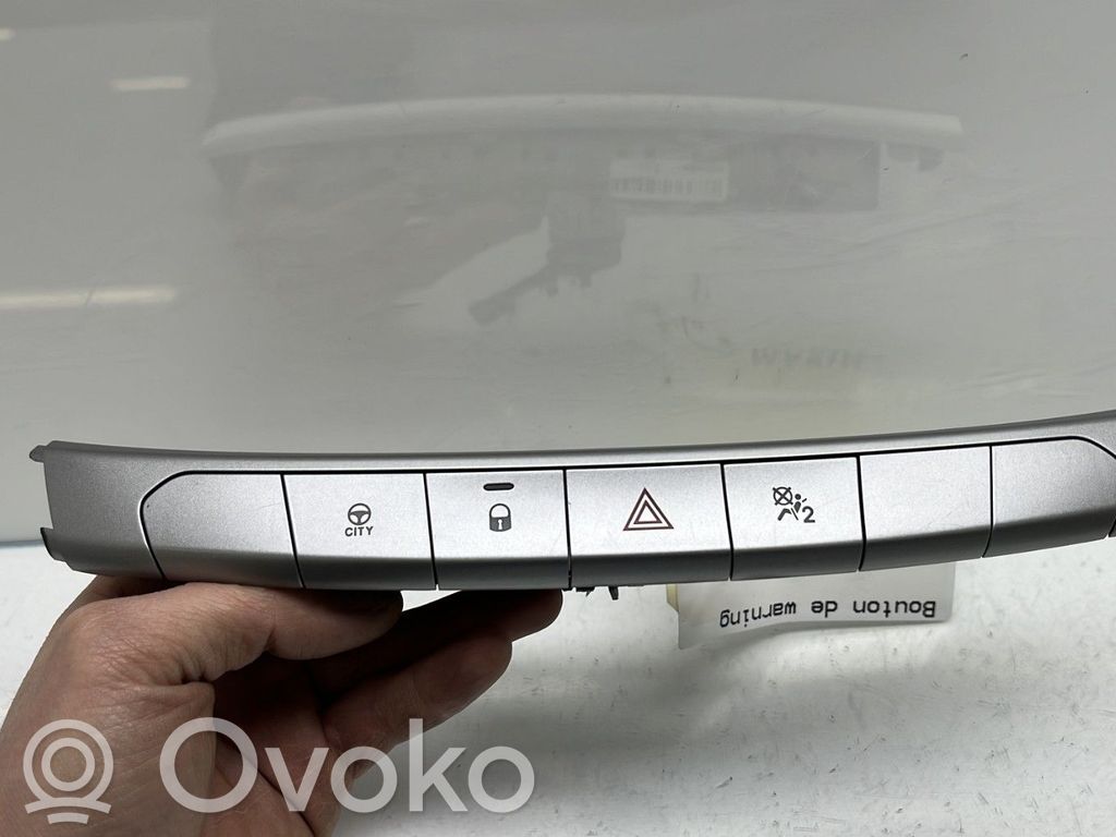 Fiat Tipo Hazard light switch 