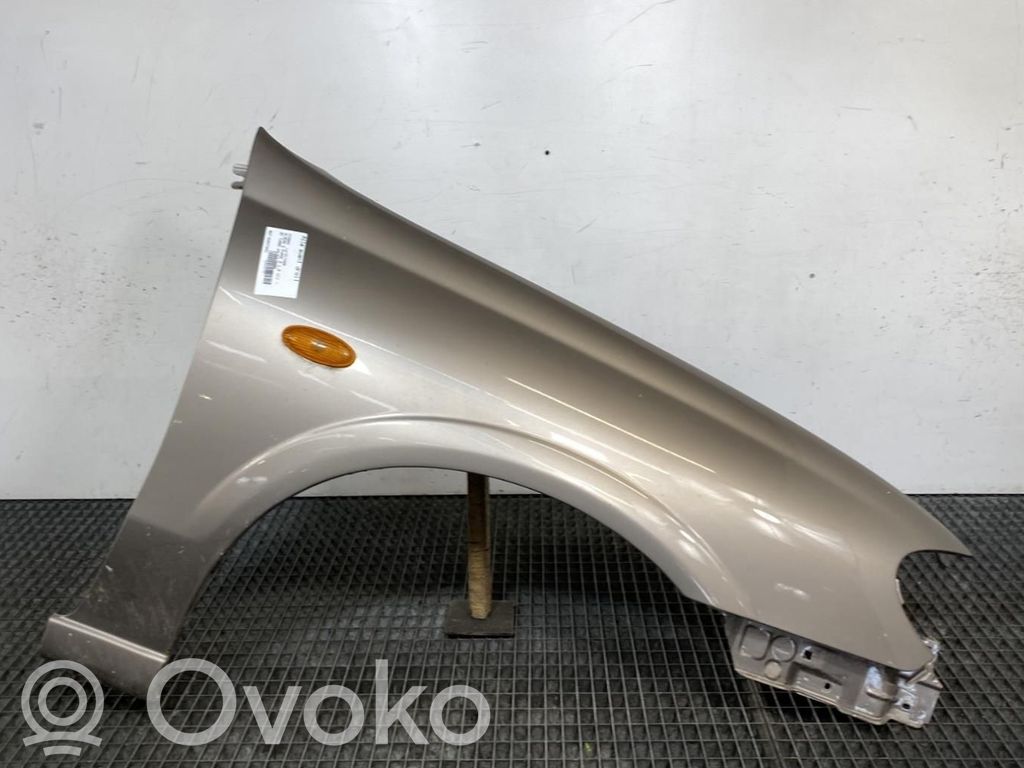 Nissan Almera N16 Aripă