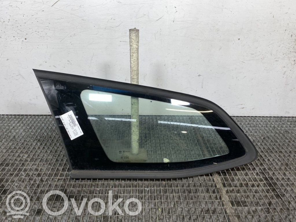 Peugeot 308 Szyba karoseryjna tylna 