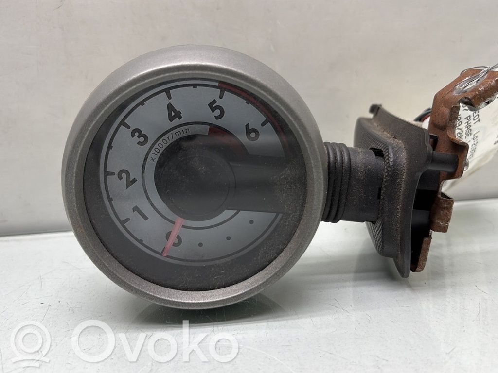 Peugeot 107 Tachometer 