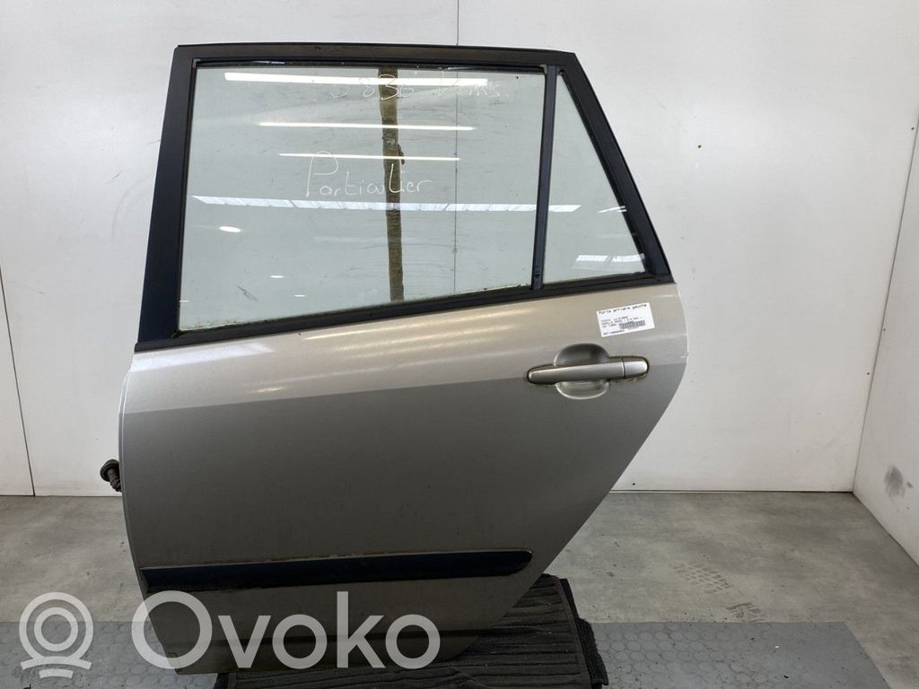 Toyota Corolla Verso E121 Puerta trasera 