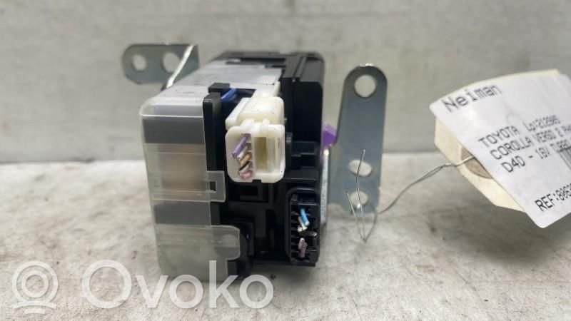 Toyota Corolla Verso AR10 Virtalukko 
