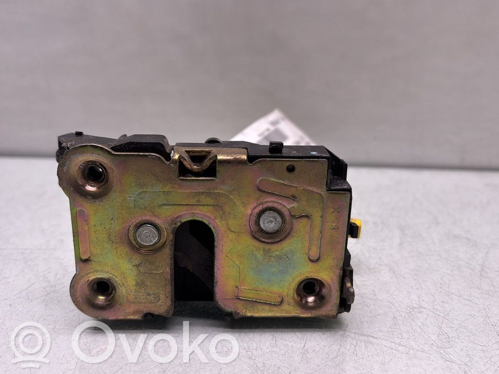 Renault Clio I Takaoven lukko