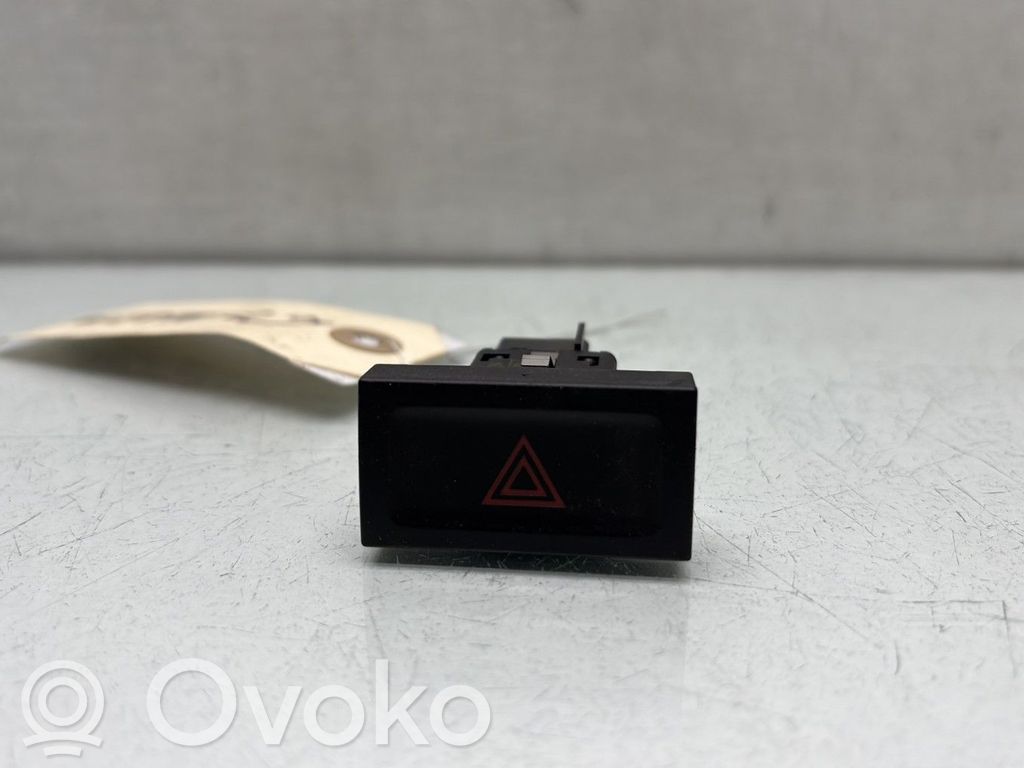 Volkswagen Tiguan Botón interruptor de luz de peligro 