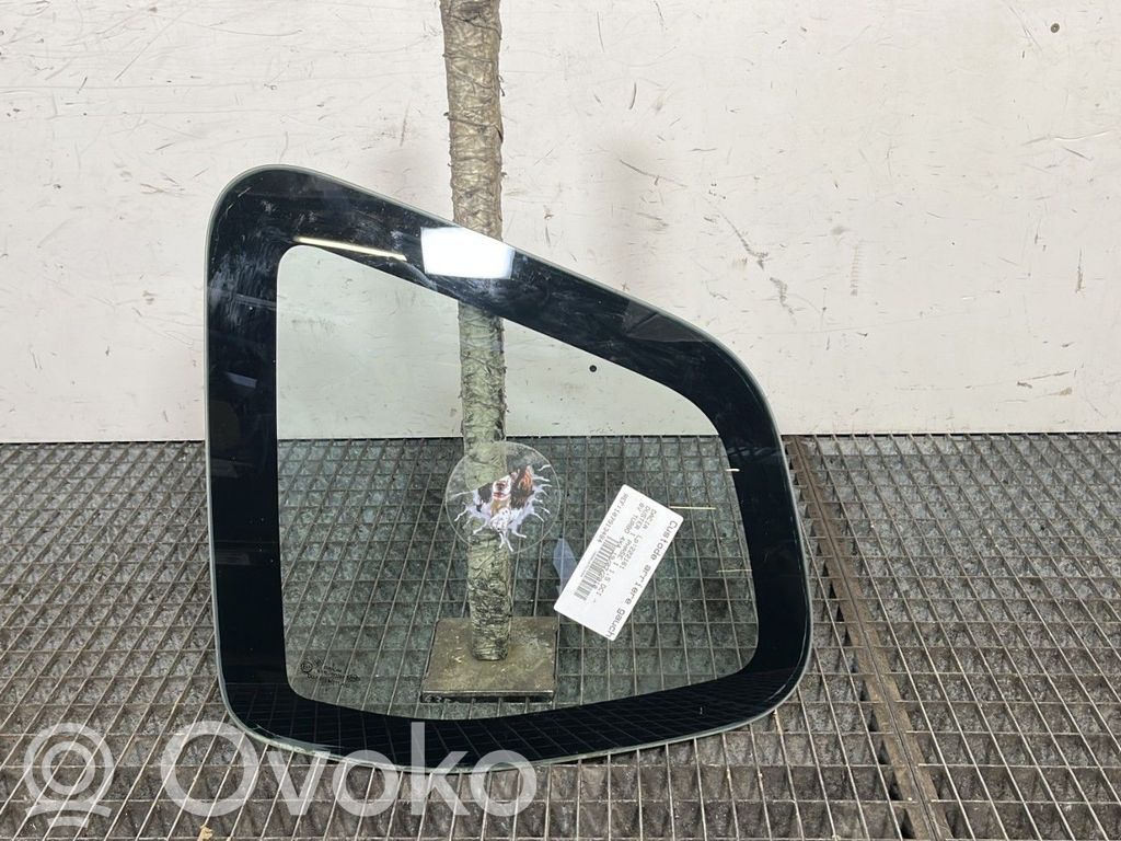 Dacia Duster Szyba karoseryjna tylna 