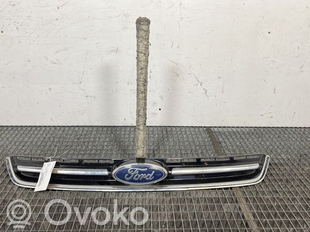Ford Kuga II Etusäleikkö 