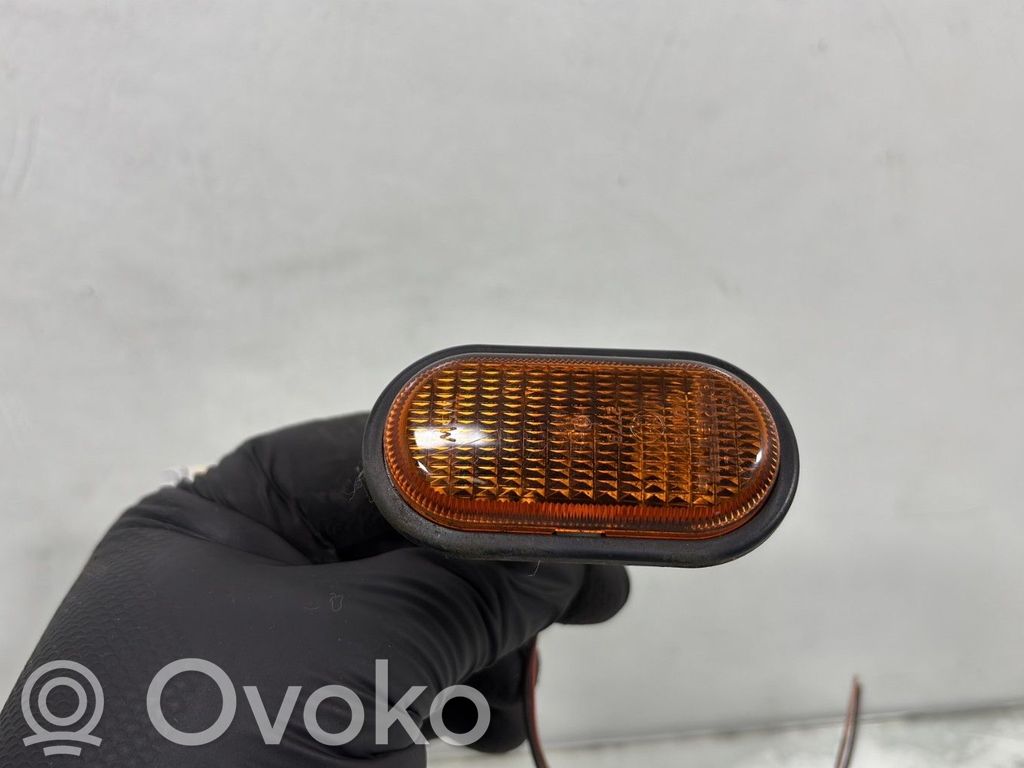 Opel Vivaro Indicatore di direzione anteriore 