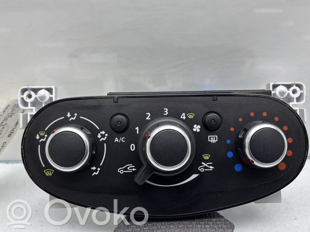 Dacia Duster Climate control unit 