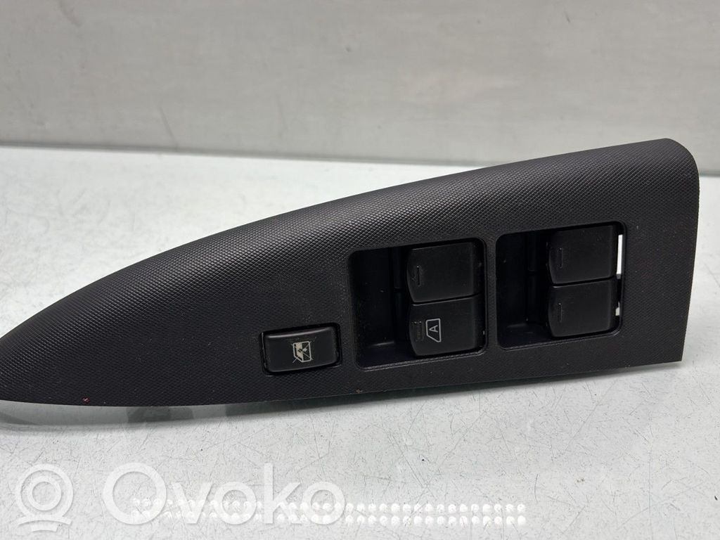 Nissan Note (E11) Electric window control switch 