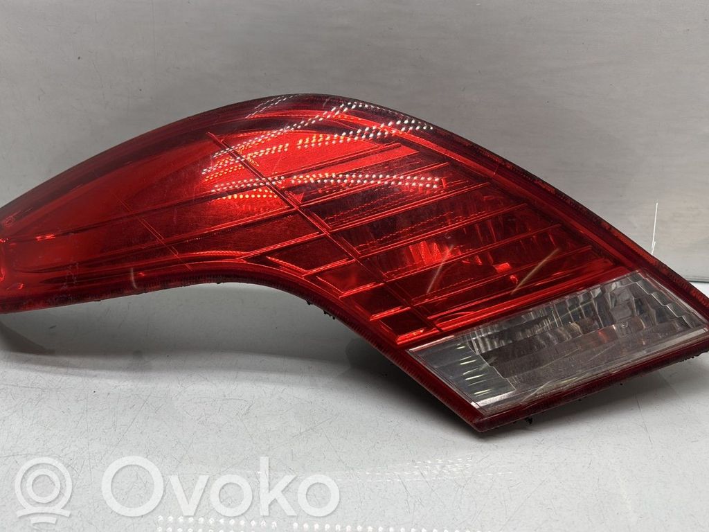 Ford Focus Aizmugurējais lukturis pārsegā 