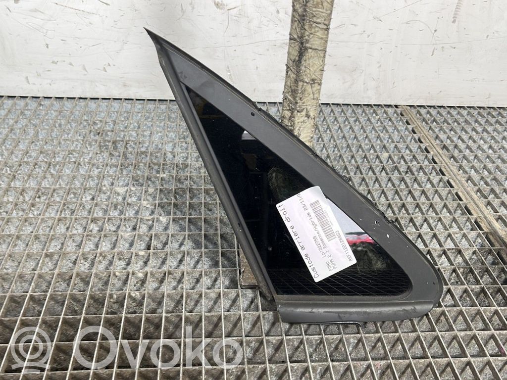 Rear side window   2420034