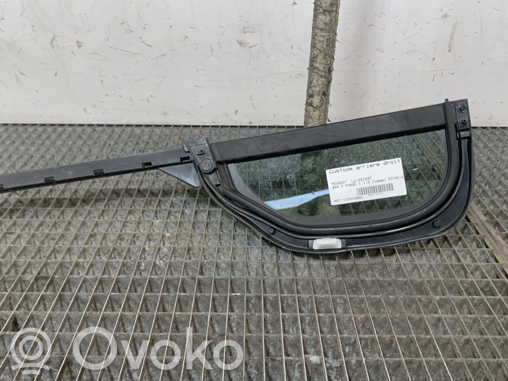 Peugeot 308 Ventanilla de ventilación de la puerta trasera 