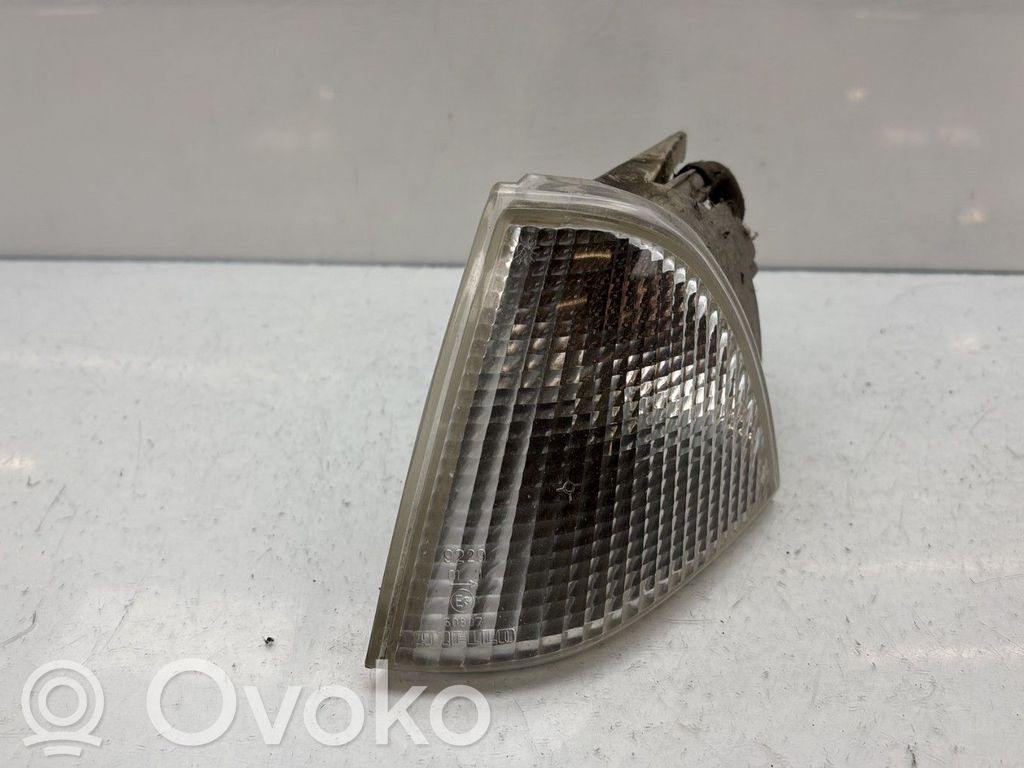 Front fender indicator light   630356