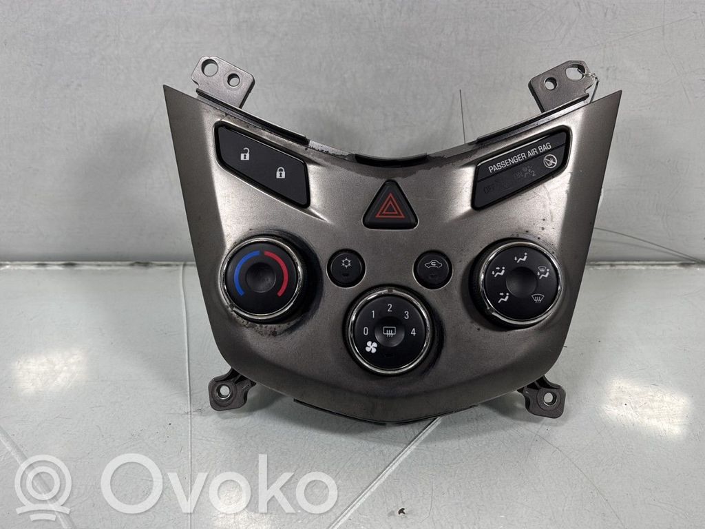 Chevrolet Aveo Climate control unit 