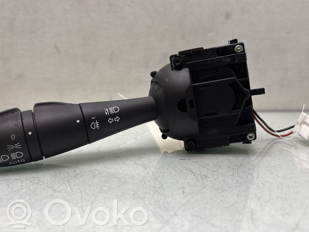 Renault Clio IV Indicator stalk 