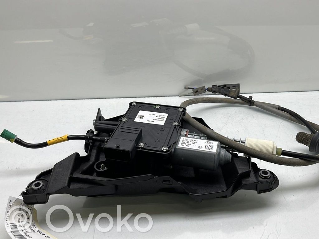 Peugeot 3008 I Module de commande de frein à main 