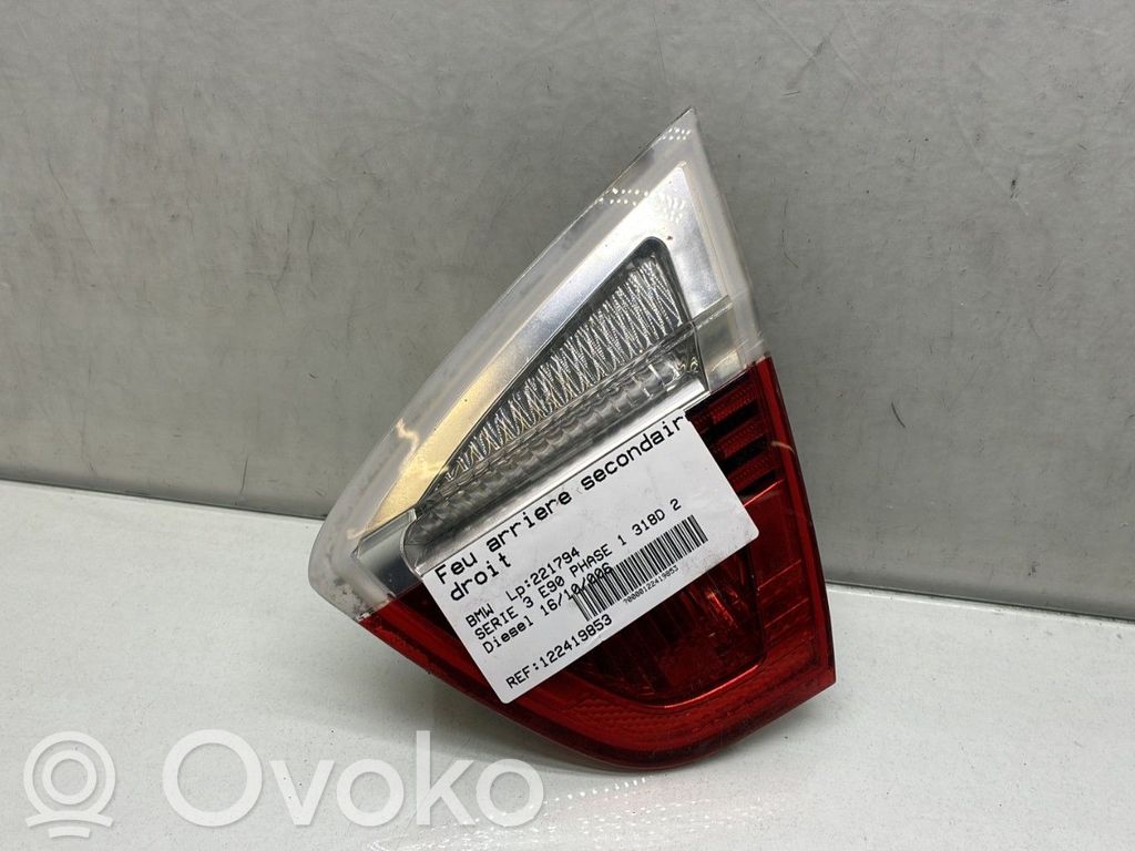 BMW 3 E90 E91 Aizmugurējais lukturis pārsegā 