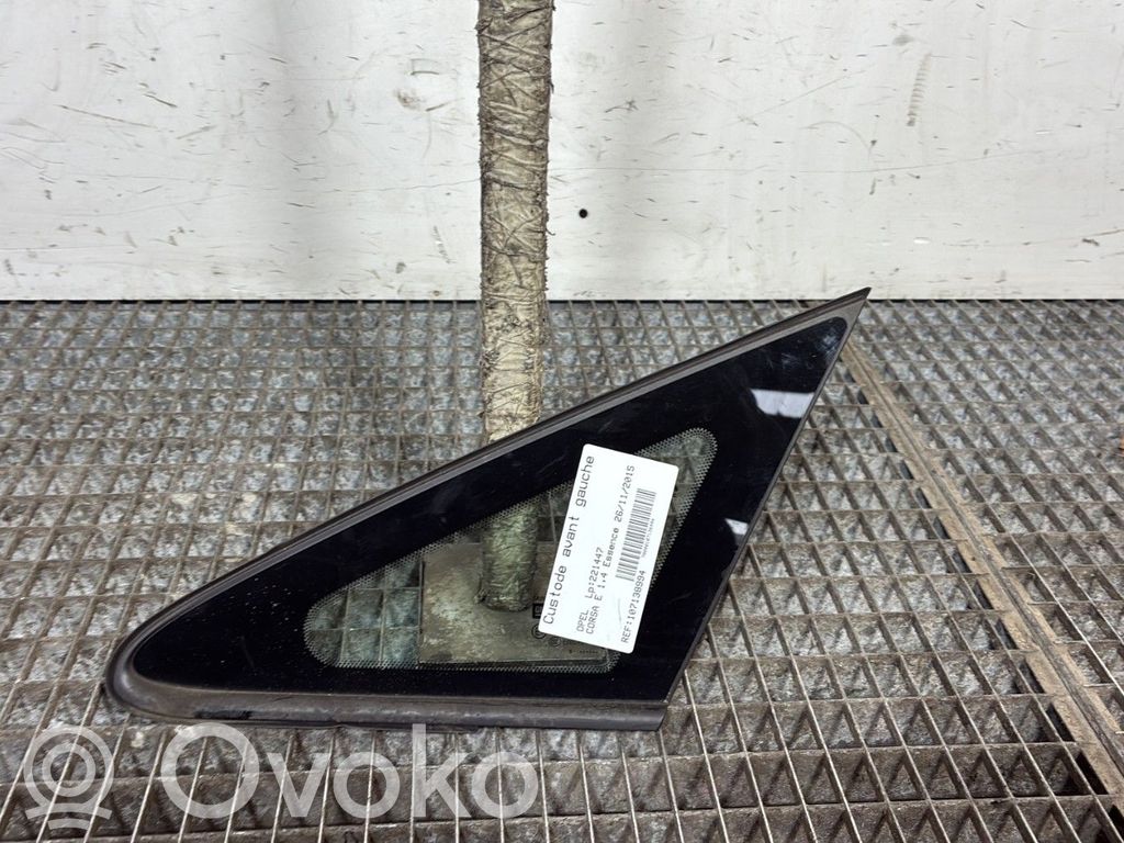 Opel Corsa E Front triangle window/glass 