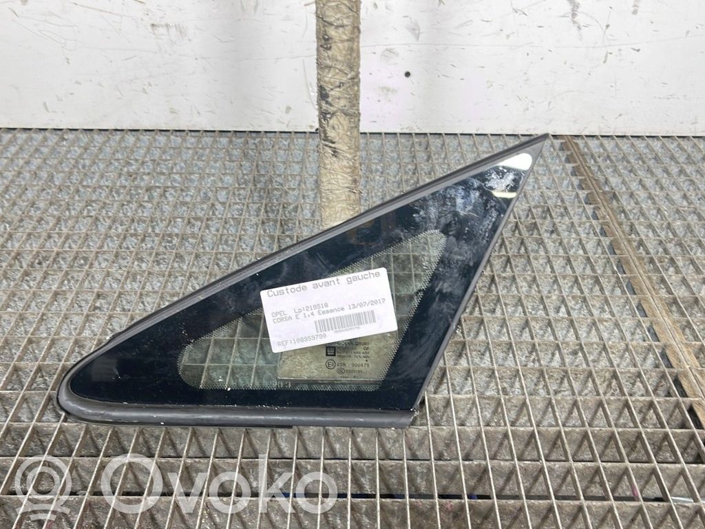Opel Corsa E Front triangle window/glass 