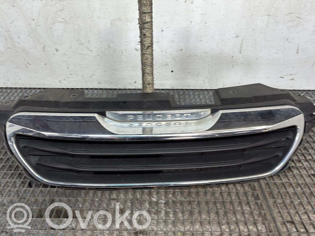 Peugeot 108 Etusäleikkö 
