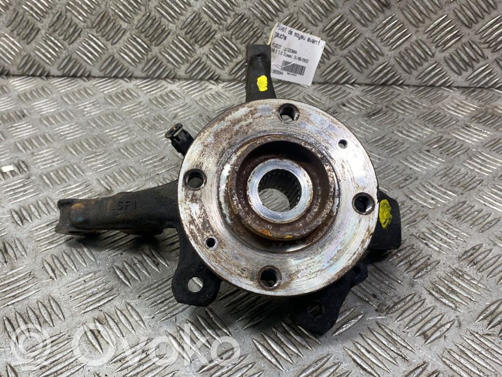Peugeot 208 II Achsschenkel vorne 