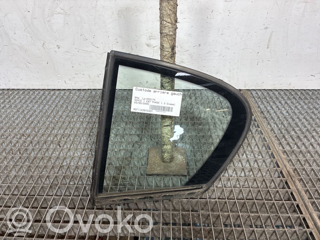 BMW 1 E81 E87 Szyba karoseryjna drzwi tylnych 