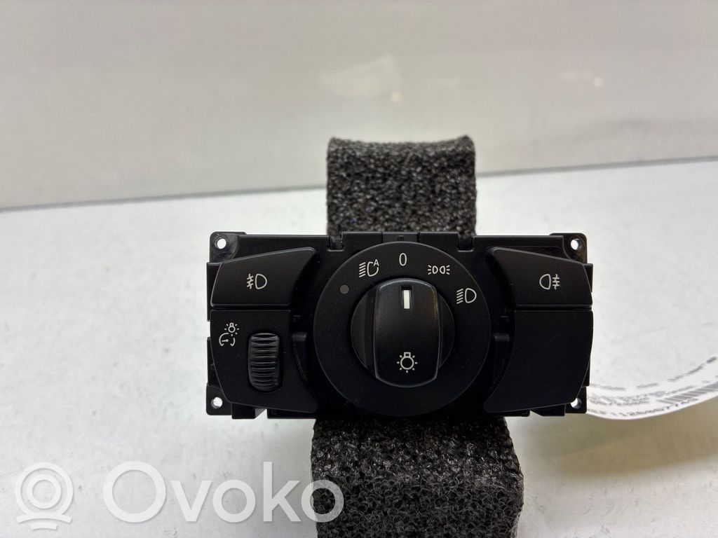 Light switch   6925252