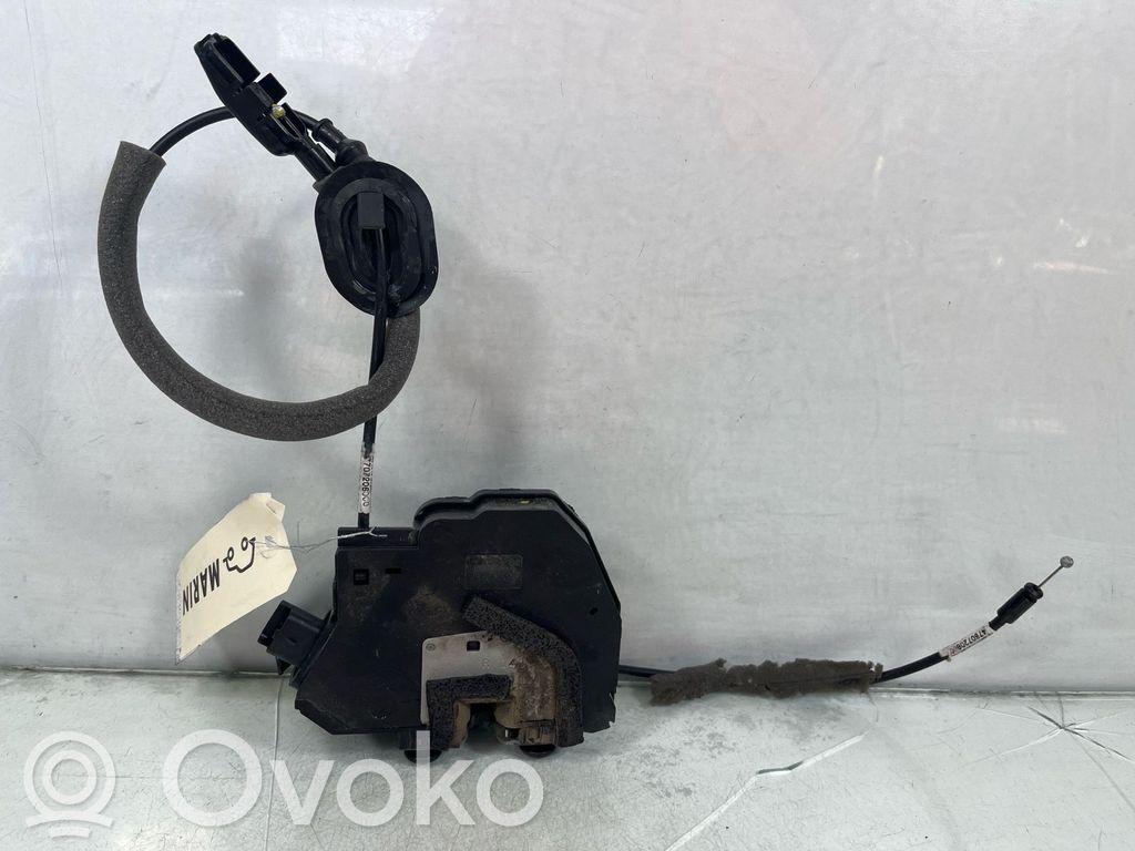 Renault Captur Priekšpusē slēdzene 