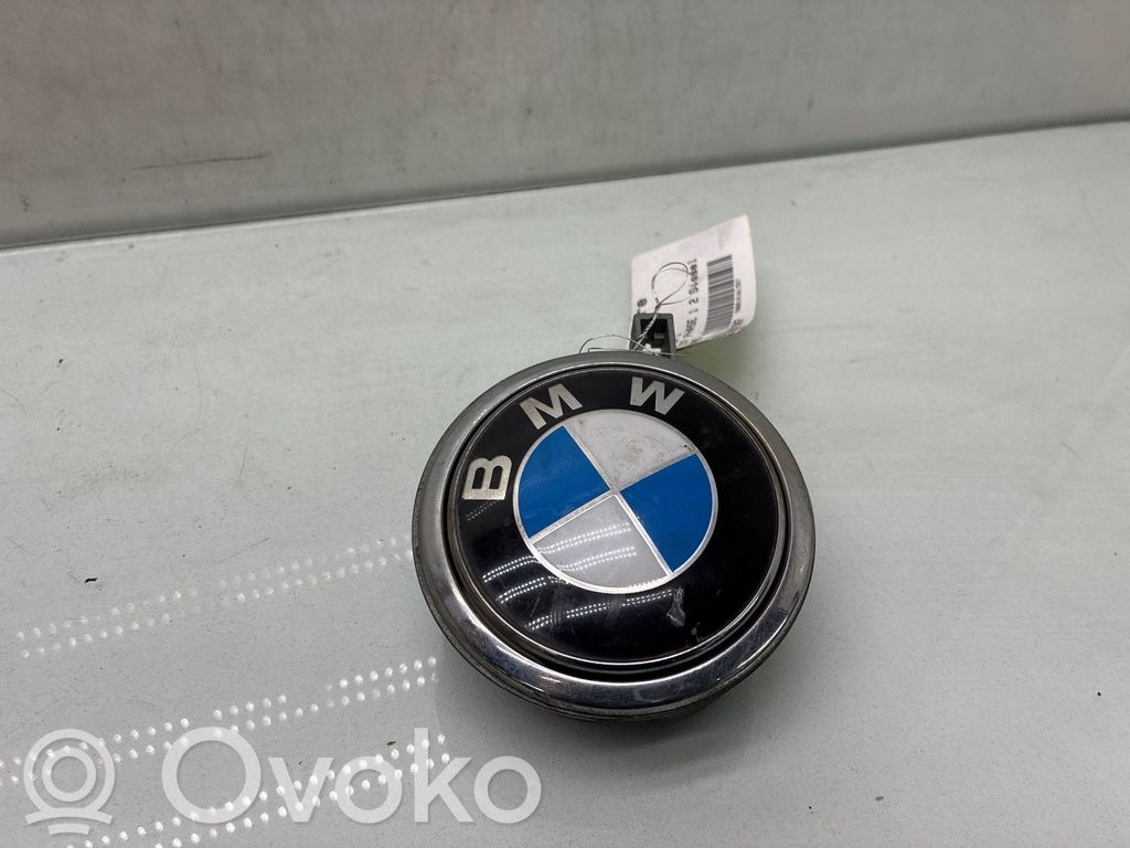 BMW 1 E81 E87 Tailgate opening switch 