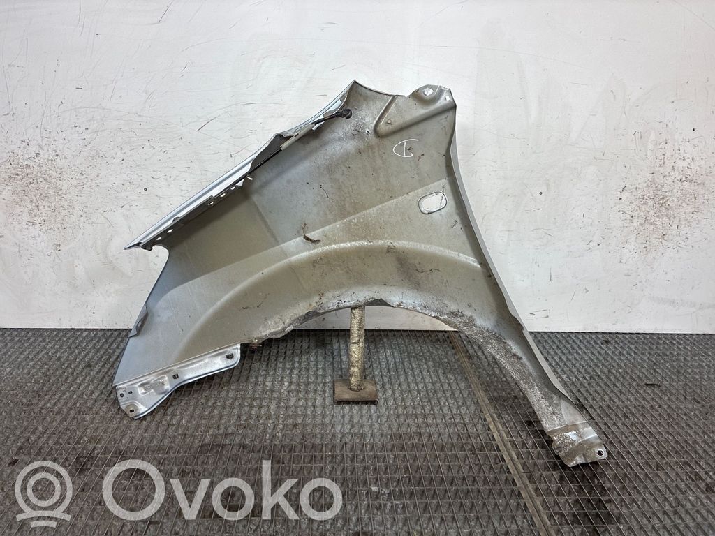 Toyota Corolla Verso AR10 Parafango 
