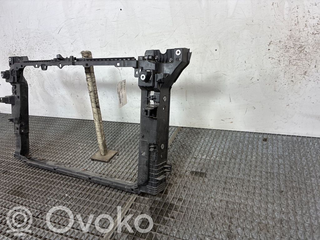 Volkswagen Polo VI Pas przedni 