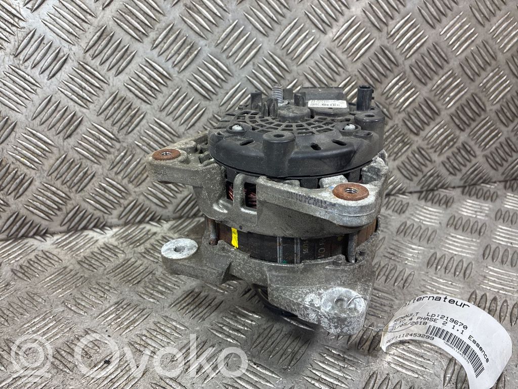 Renault Clio IV Generator/alternator 