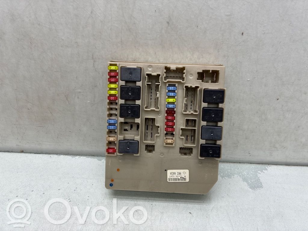 Renault Clio III Unidad de control del BSM 