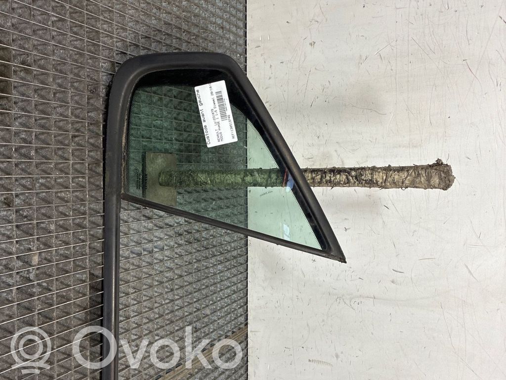 Ventanilla de ventilación de la puerta delantera cuatro puertas   8200209950