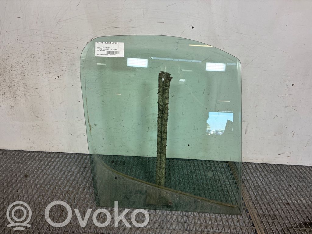Opel Vivaro Vitre de fenêtre porte avant (4 portes)