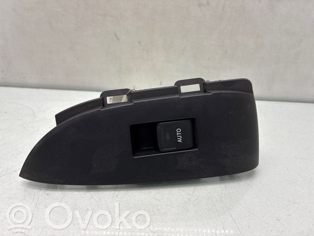 Toyota Prius (XW30) Включатель электрических окон 
