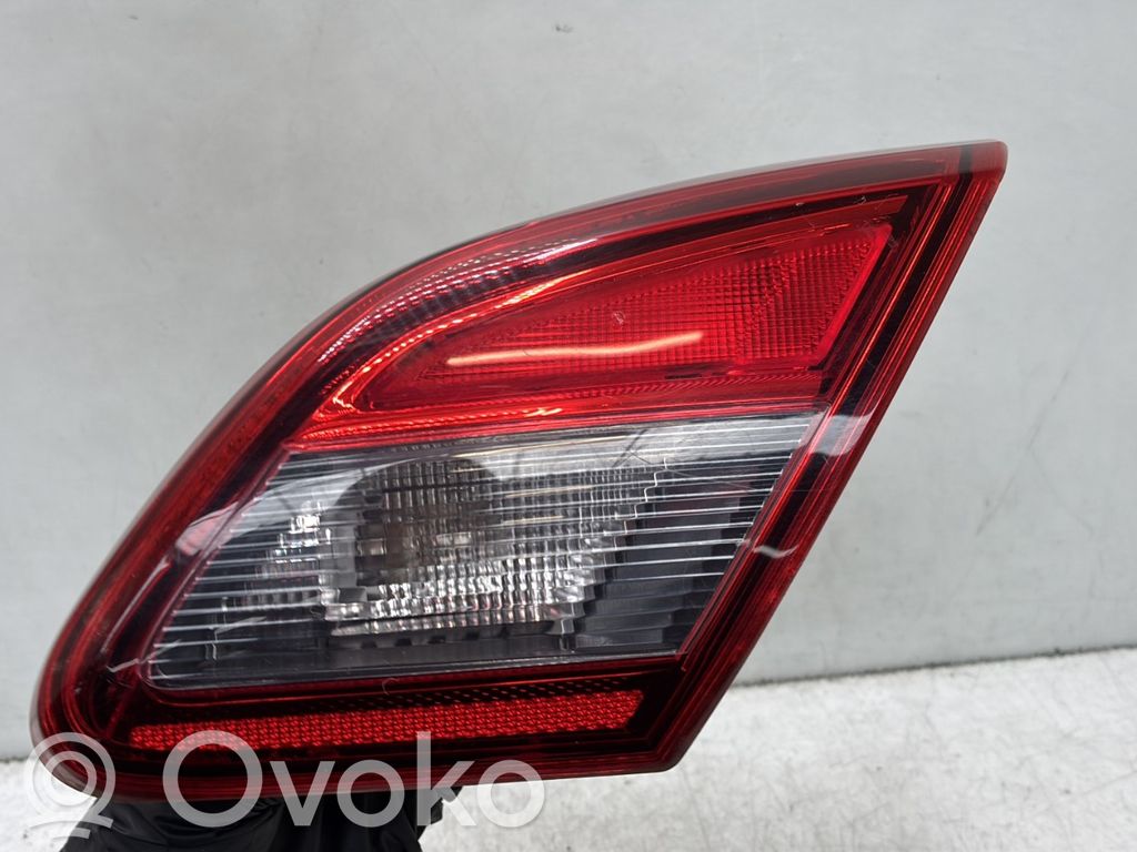 Opel Corsa E Feux arrière sur hayon 