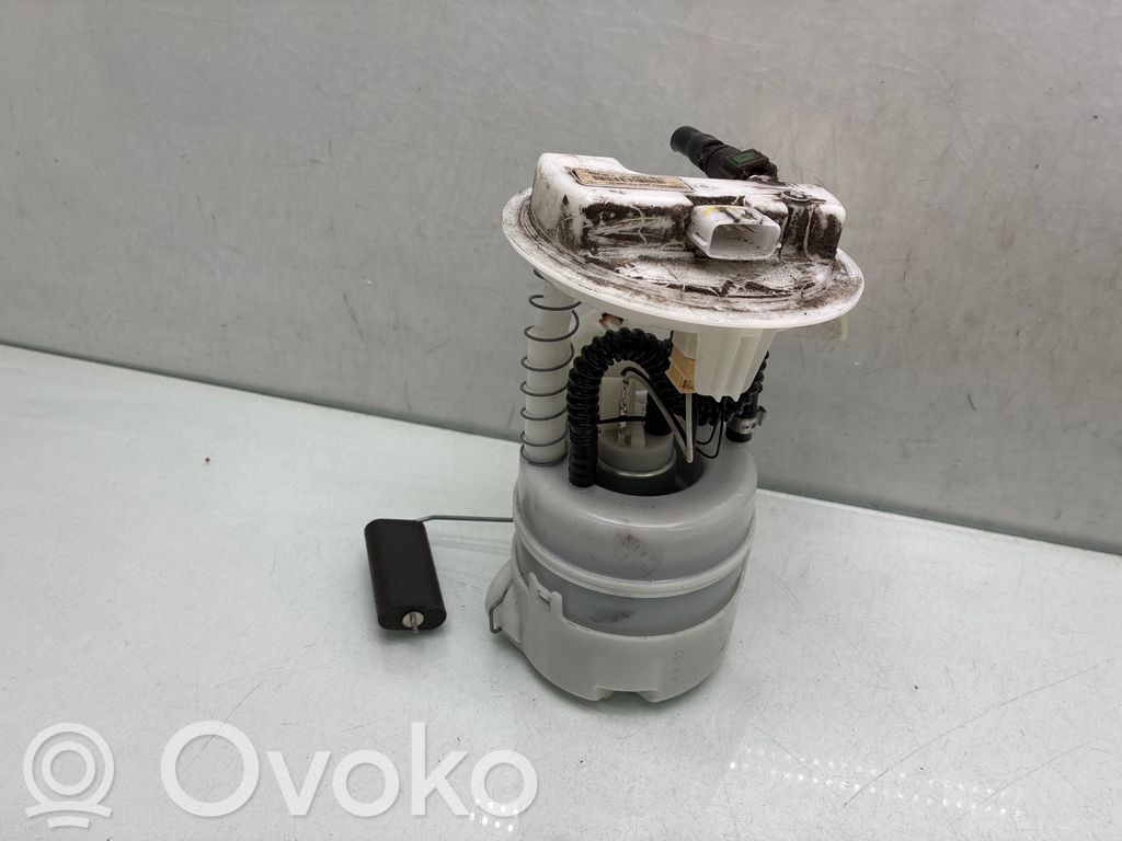 Nissan Juke I F15 Bomba interna de combustible
