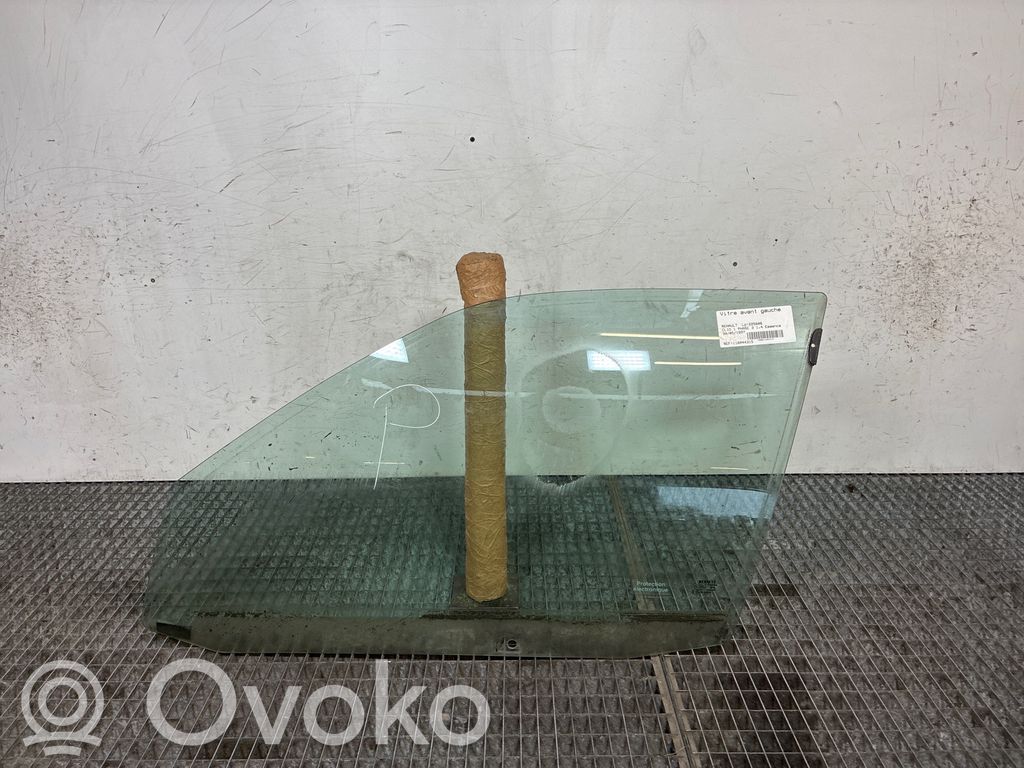 Renault Clio I Szyba drzwi przednich 
